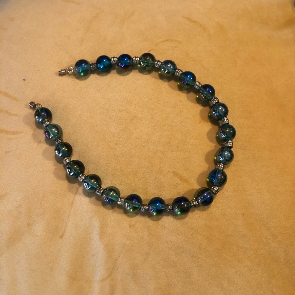 Vintage Style Green Round Glass Bead Necklace with Gold-Tone Spacers Jewelry